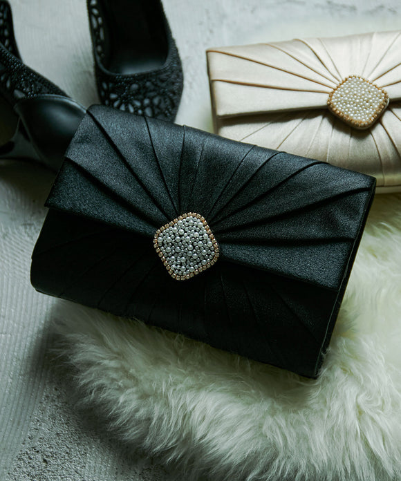 niana タックサテンクラッチバッグ ブラック