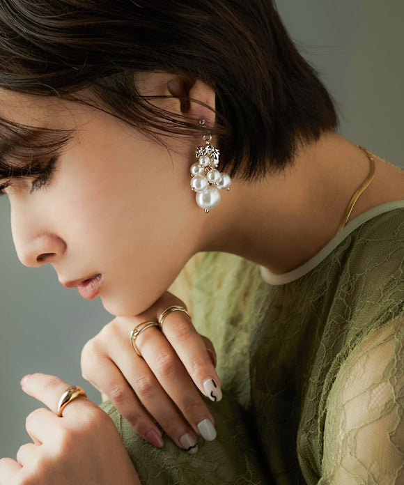 niana パールグレープイヤリング ベージュ