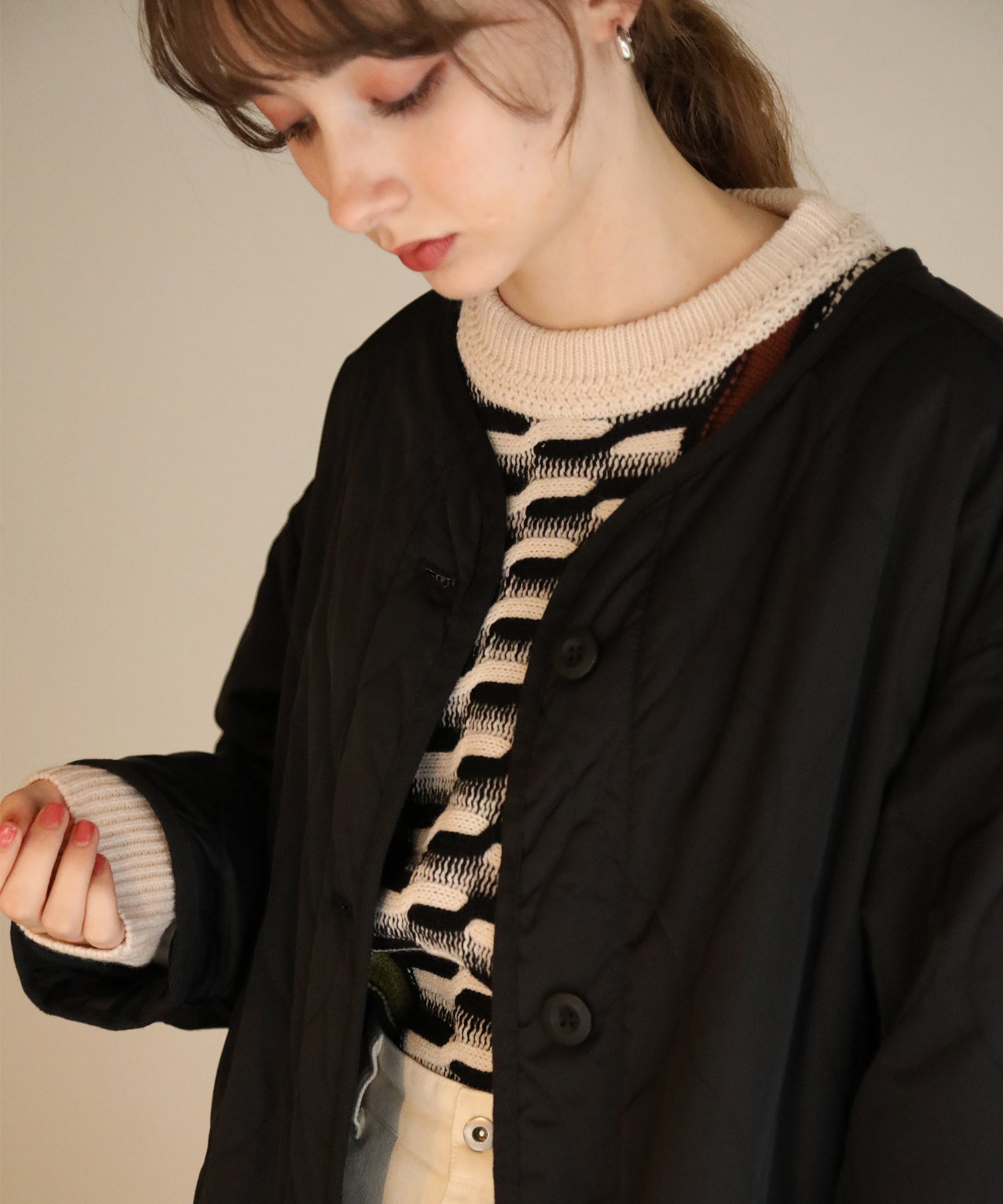 中綿入りノーカラーキルティングコート｜コート・ジャケット - aity