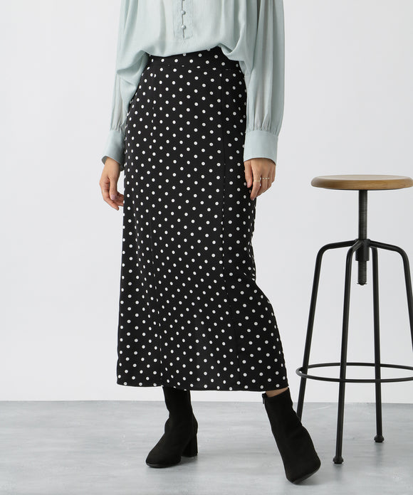 {"color":"\u30d6\u30e9\u30c3\u30af","info":"model\uff1aH167cm size\uff1aM"}