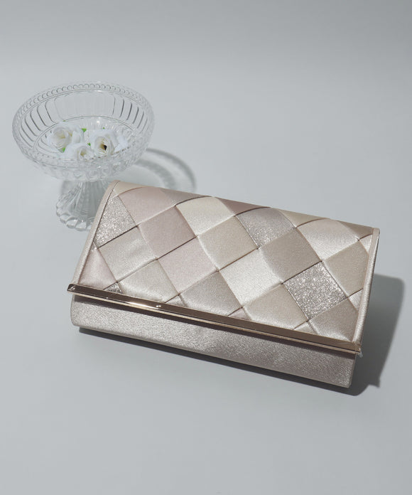 niana 編込みサテンクラッチバッグ ベージュ