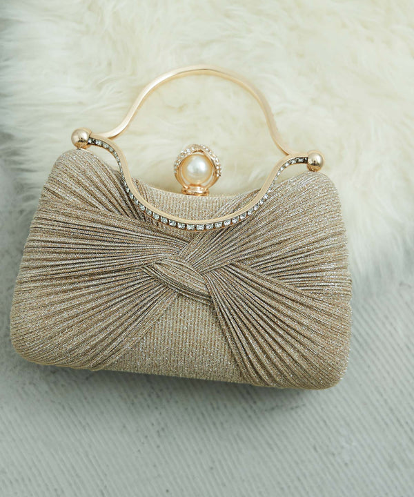 {"color":"\u30b4\u30fc\u30eb\u30c9","info":""}