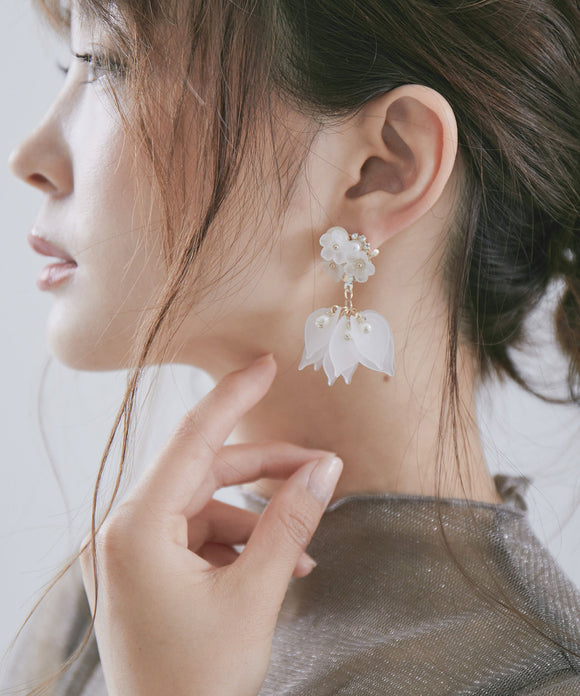 niana ペタルピアス オフホワイト