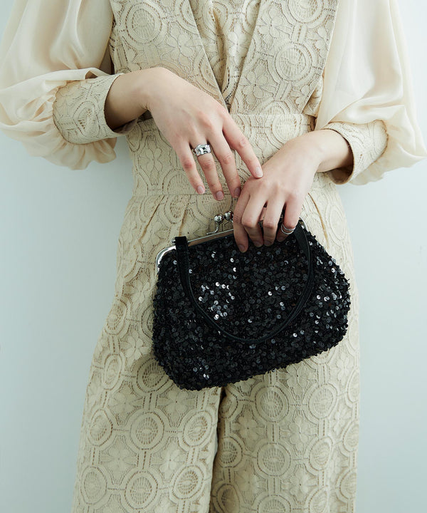 {"color":"\u30d6\u30e9\u30c3\u30af","info":""}