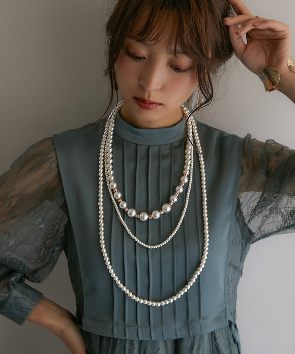 {"color":"\u30d9\u30fc\u30b8\u30e5","info":""}