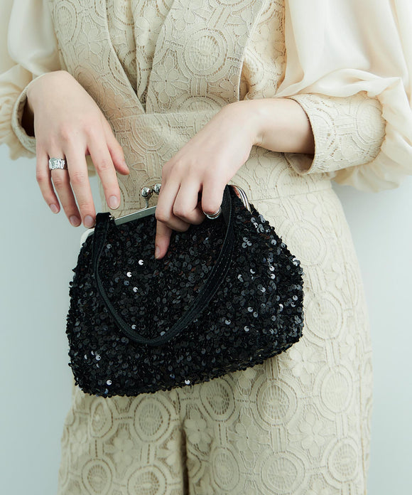 {"color":"\u30d6\u30e9\u30c3\u30af","info":""}