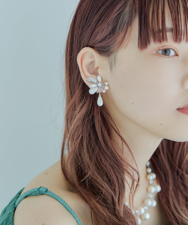 {"color":"\u30b7\u30eb\u30d0\u30fc","info":""}