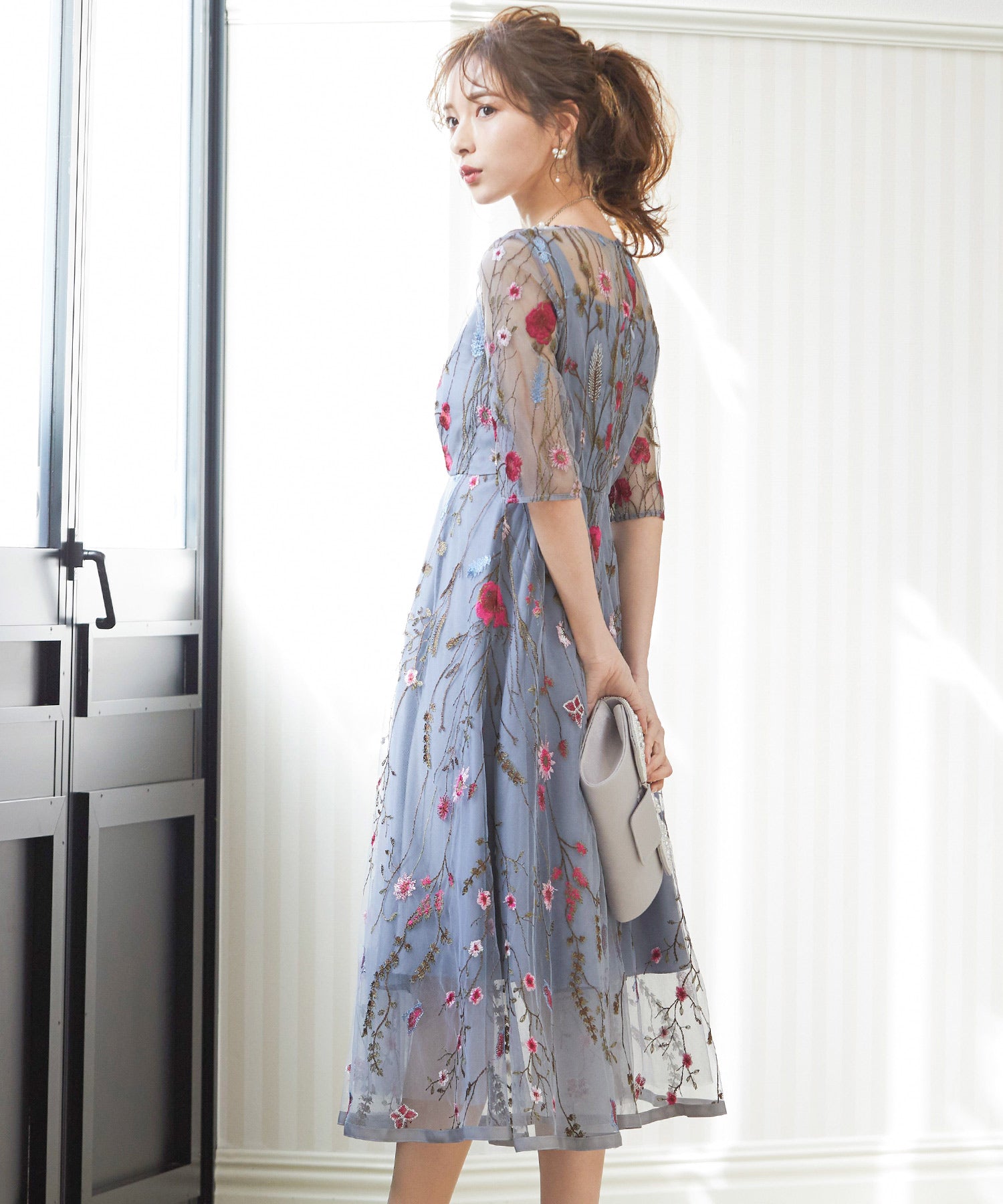 ヴィンテージ風フラワー刺繍ドレス