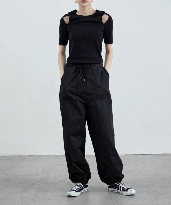 {"color":"\u30d6\u30e9\u30c3\u30af","info":"model\uff1aH170cm size\uff1aM"}