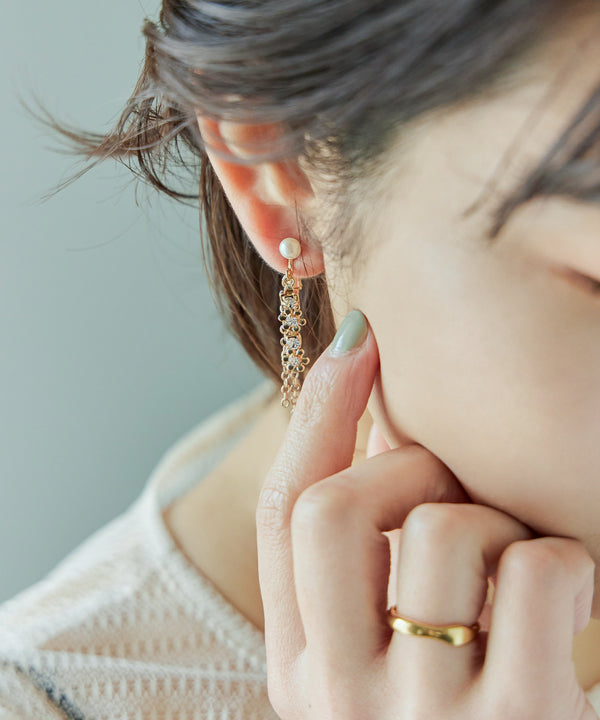 niana フラワーチェーンイヤリング ゴールド