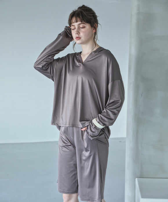 {"color":"\u30e2\u30ab","info":"model\uff1aH166cm size\uff1aM-L"}