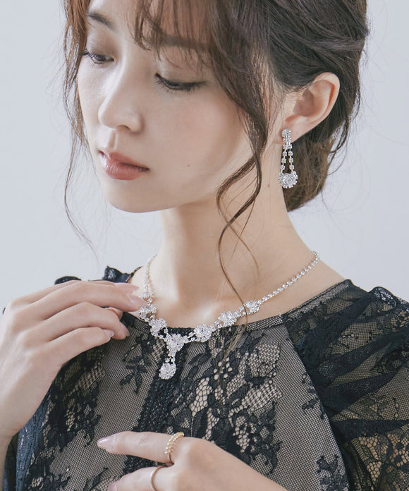 niana ラインストーン×ビジュー ネックレス(イヤリング付き) シルバー