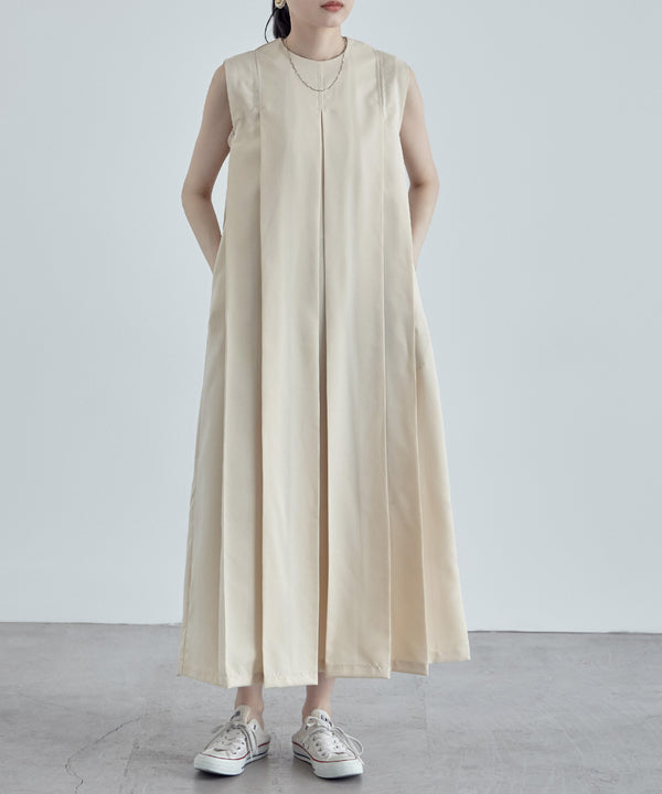 {"color":"\u30af\u30ea\u30fc\u30e0","info":"model\uff1aH170cm size\uff1aM"}