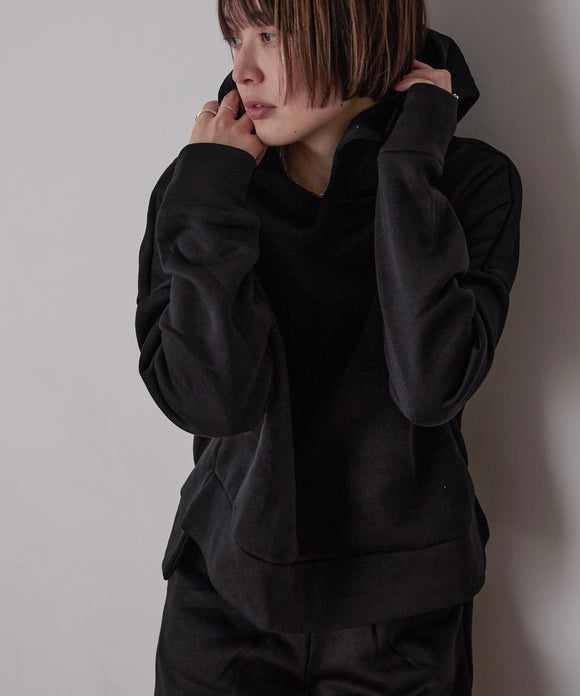 {"color":"\u30d6\u30e9\u30c3\u30af","info":"model\uff1aH161cm size\uff1aM-L"}