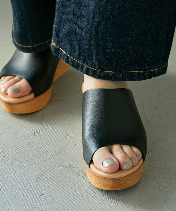 {"color":"\u30d6\u30e9\u30c3\u30af","info":"model\uff1aH171cm size\uff1aLL(24.0-24.5cm)"}