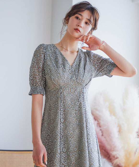 {"color":"\u30d6\u30eb\u30fc\u30b0\u30ec\u30fc","info":"model\uff1aH171 B83 W62 H89 size\uff1aM"}