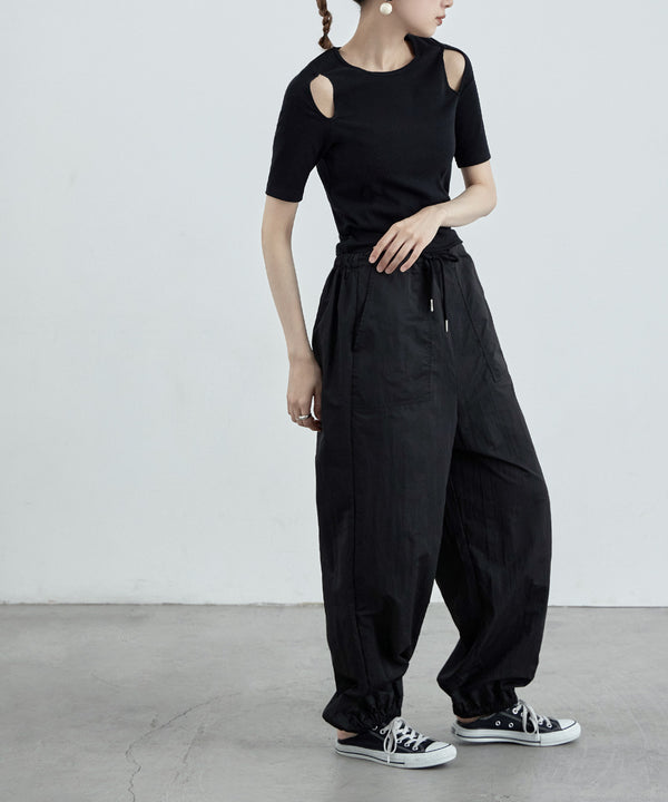 {"color":"\u30d6\u30e9\u30c3\u30af","info":"model\uff1aH170cm size\uff1aM"}