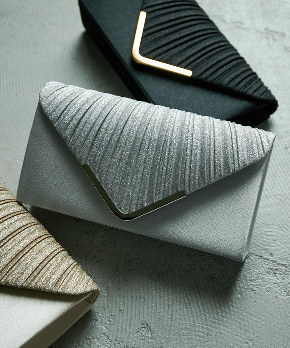 niana ラメサテンプリーツクラッチバッグ シルバー