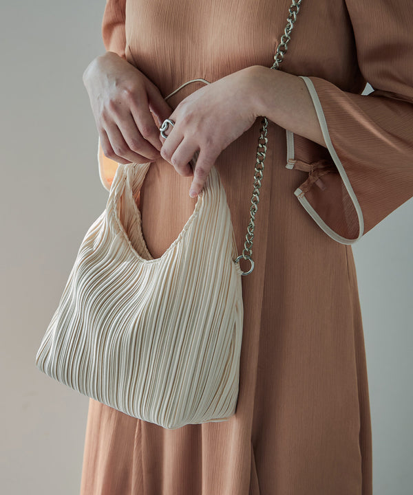 {"color":"\u30e9\u30a4\u30c8\u30d9\u30fc\u30b8\u30e5","info":""}