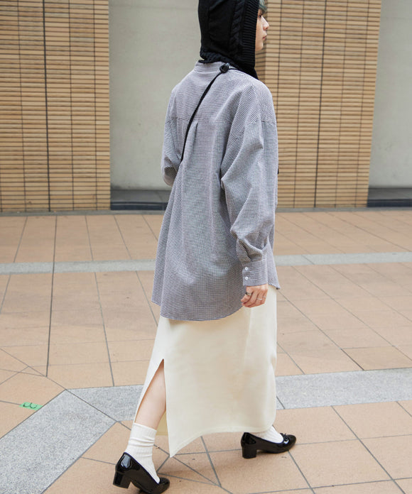 {"color":"\u30aa\u30d5\u30db\u30ef\u30a4\u30c8","info":"model\uff1aH163.5cm size\uff1aM"}