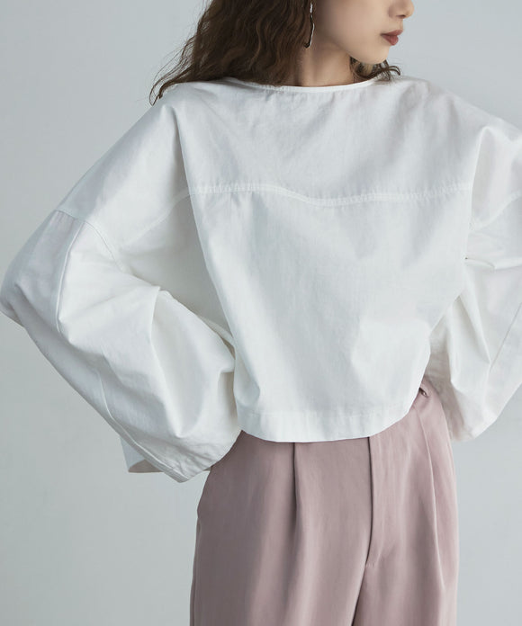 {"color":"\u30aa\u30d5\u30db\u30ef\u30a4\u30c8","info":"model\uff1aH170cm size\uff1aM"}