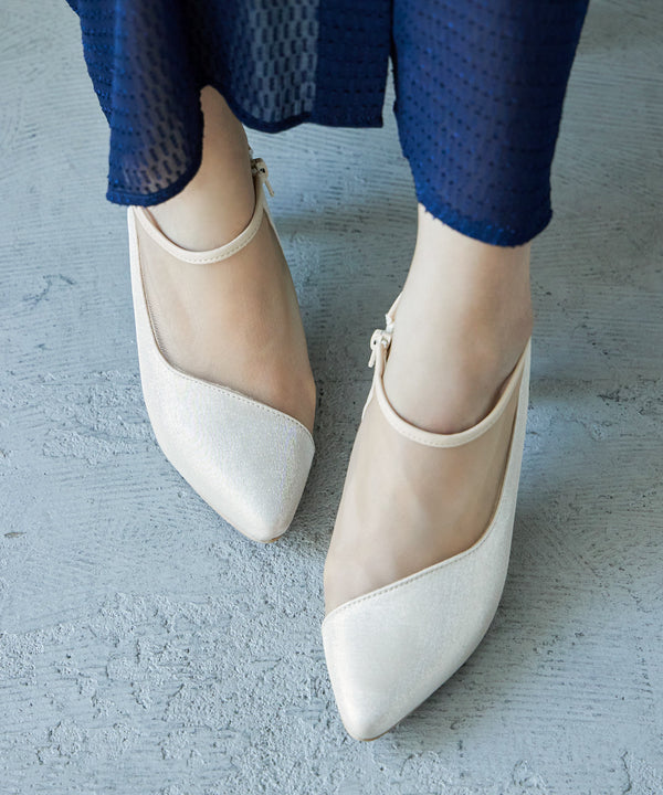 {"color":"\u30d9\u30fc\u30b8\u30e5","info":""}