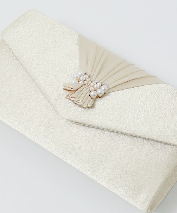 niana リボンタックサテンクラッチバッグ