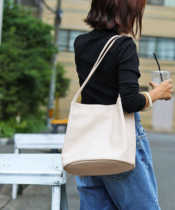 Fashion Letter フェイクレザートートバッグ アイボリー