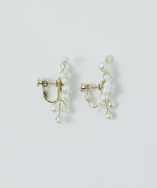 niana フラワーパールイヤリング オフホワイト