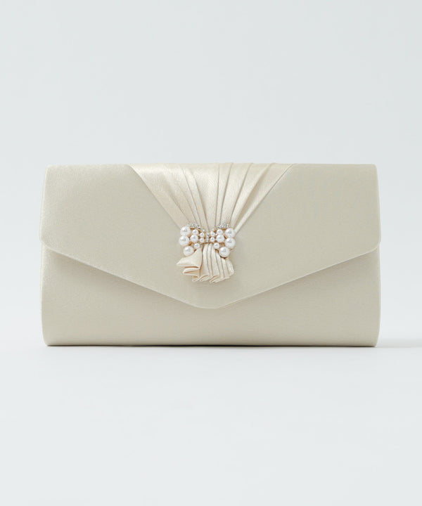 niana リボンタックサテンクラッチバッグ ベージュ