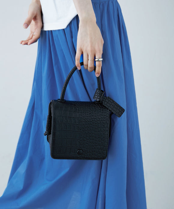 {"color":"\u30d6\u30e9\u30c3\u30af","info":"model\uff1aH170cm size\uff1aF"}