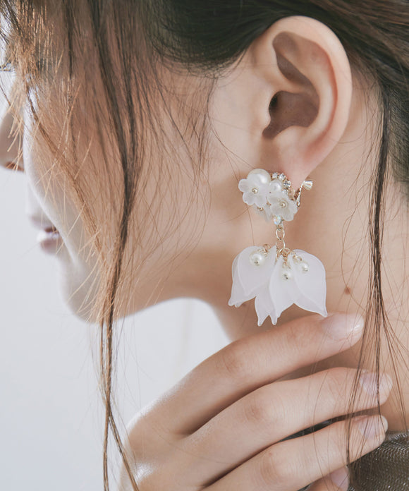 niana ペタルイヤリング オフホワイト