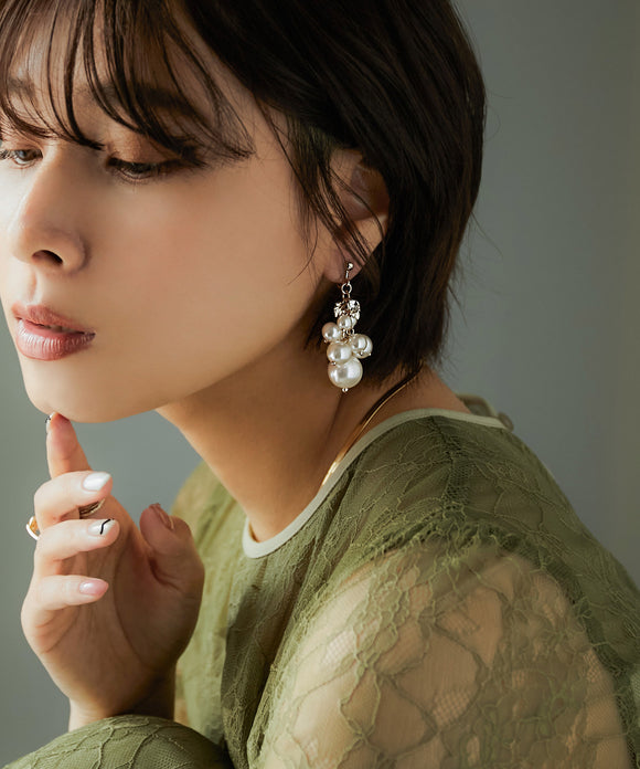 niana パールグレープイヤリング ベージュ