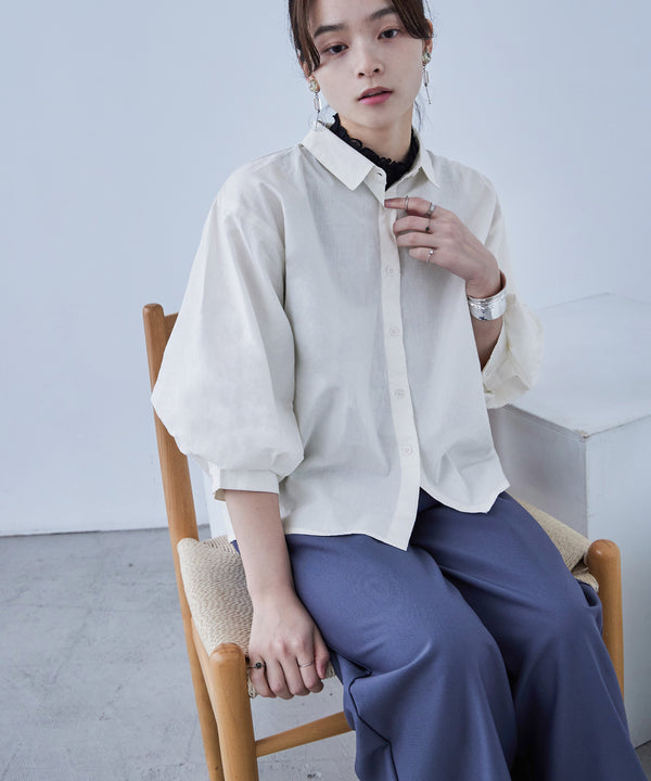 {"color":"\u30aa\u30d5\u30db\u30ef\u30a4\u30c8","info":""}