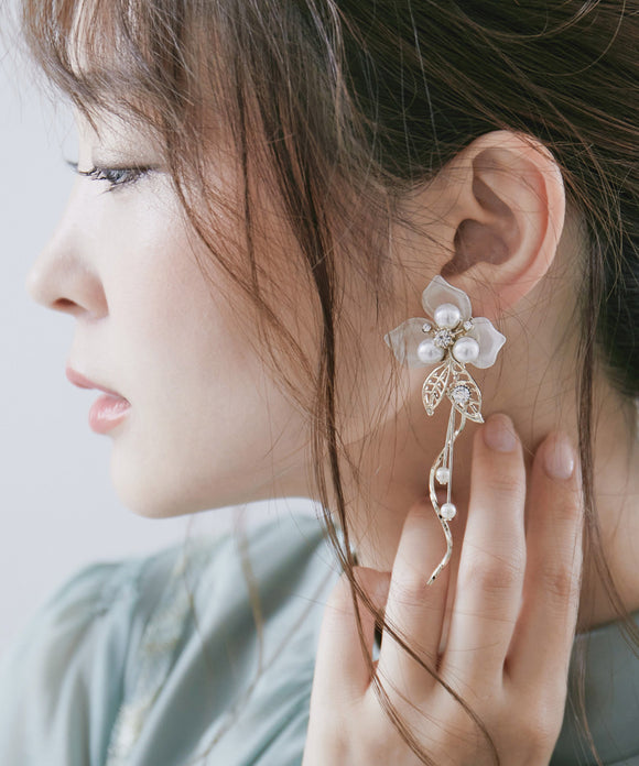 niana フルールピアス オフホワイト