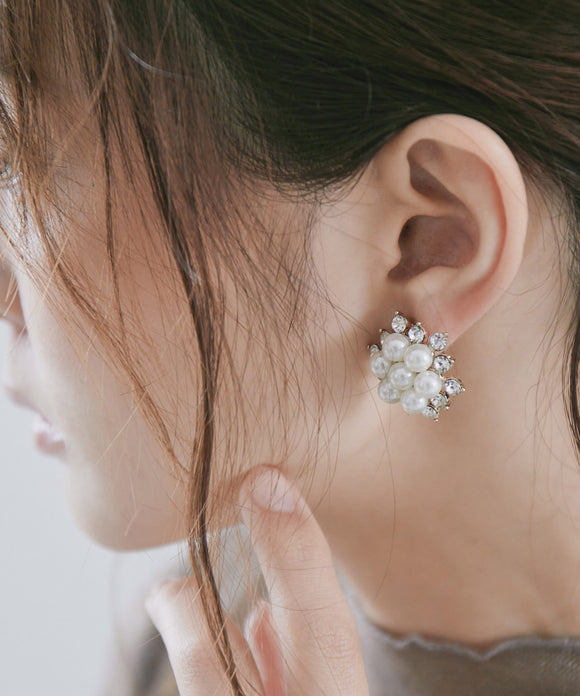 niana フラワーパールイヤリング ゴールド