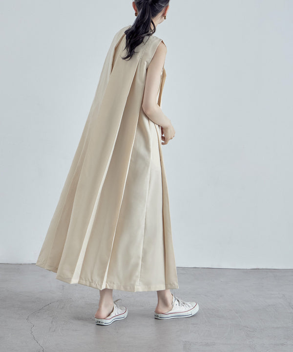 {"color":"\u30af\u30ea\u30fc\u30e0","info":"model\uff1aH170cm size\uff1aM"}