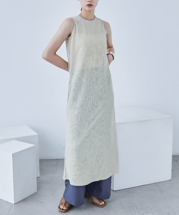{"color":"\u30b0\u30ec\u30fc\u30b8\u30e5","info":"model\uff1aH163.5cm size\uff1aM"}