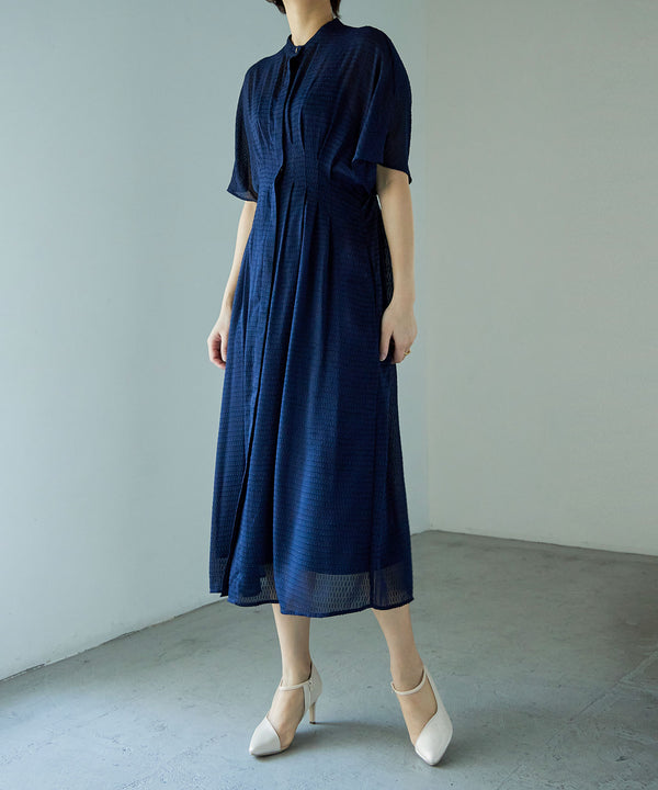 {"color":"\u30d9\u30fc\u30b8\u30e5","info":""}