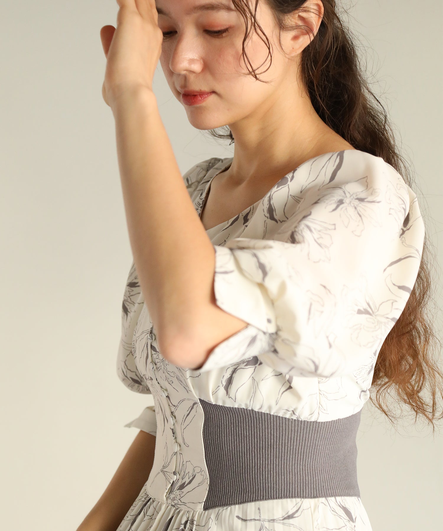 Vネックプリーツワンピース｜パーティードレス・結婚式ワンピース - aity