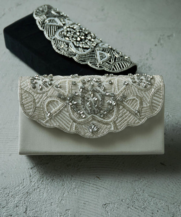 niana 幾何学風ビジュークラッチバッグ ベージュ