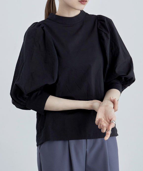 {"color":"\u30d6\u30e9\u30c3\u30af","info":"model\uff1aH170cm size\uff1aM"}