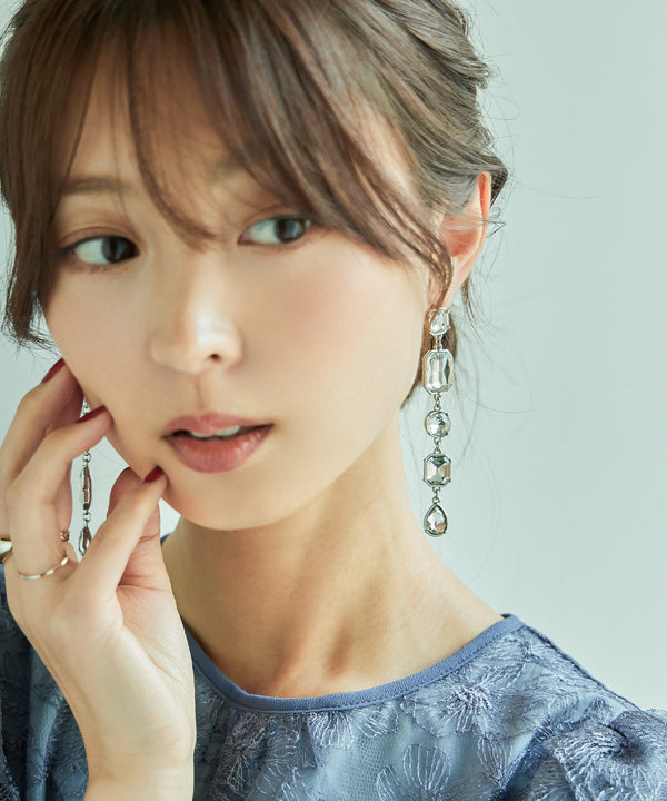 {"color":"\u30b7\u30eb\u30d0\u30fc","info":""}