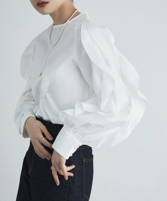 {"color":"\u30db\u30ef\u30a4\u30c8","info":"model\uff1aH170cm size\uff1aM"}