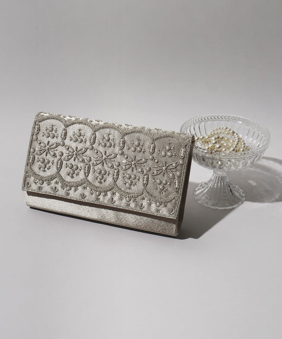 niana ビーズｘパール刺繍モチーフ使いクラッチバッグ モカベージュ