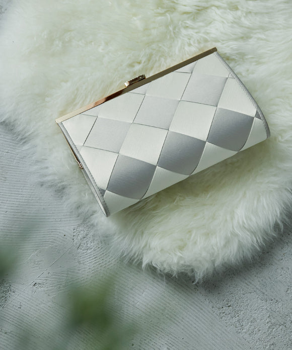 niana ダイヤ柄クラッチバッグ ベージュ×アイボリー