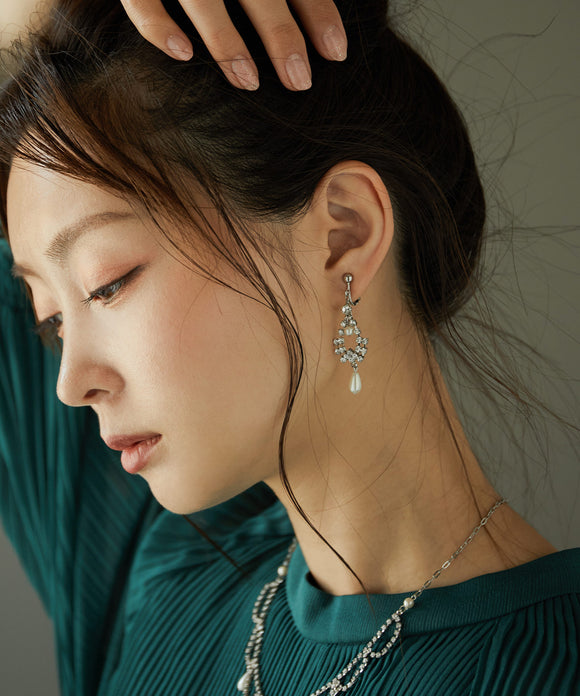 {"color":"\u30b7\u30eb\u30d0\u30fc","info":"model\uff1aH161cm size\uff1aF"}