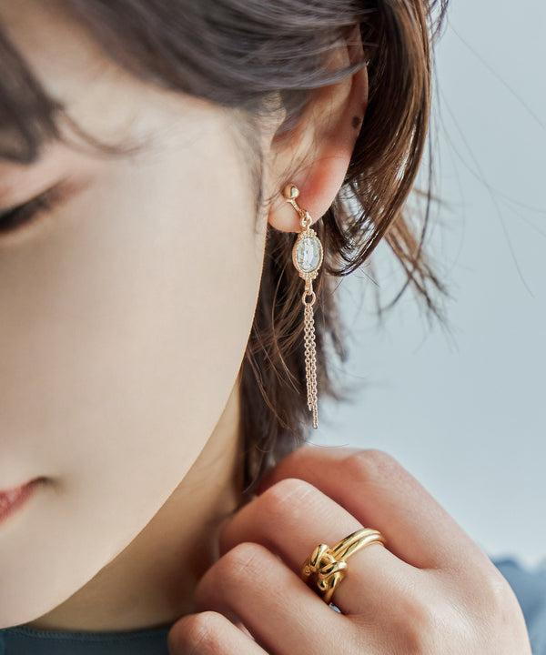 {"color":"\u30b4\u30fc\u30eb\u30c9","info":"model\uff1aH171cm size\uff1aF"}