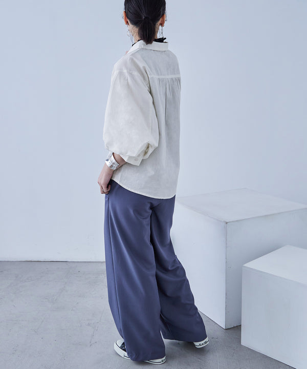 {"color":"\u30aa\u30d5\u30db\u30ef\u30a4\u30c8","info":""}