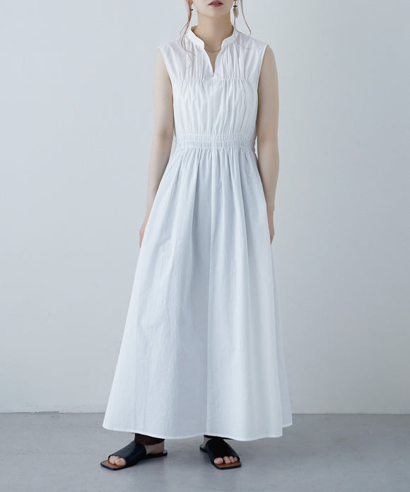 {"color":"\u30db\u30ef\u30a4\u30c8","info":"model\uff1aH155cm size\uff1aM"}